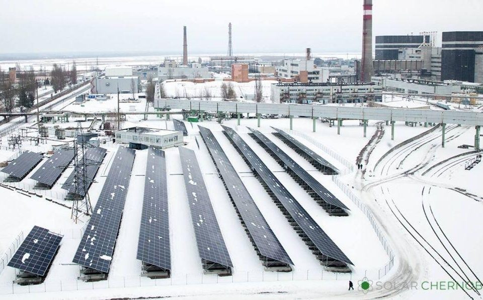 Después de 30 años del accidente nuclear más grave de la historia, Chernóbil apuesta por la energía solar